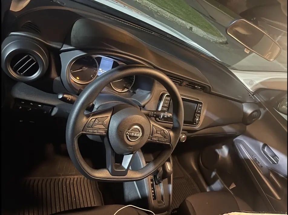 Clean Nissan dashboard, steering wheel and centre console
